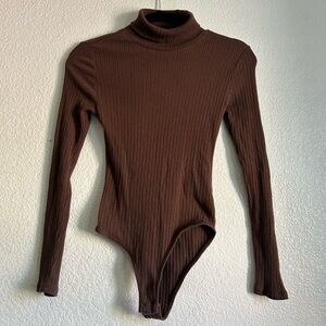 Brown Ambiance Turtle neck long sleeve bodysuit. 🤎